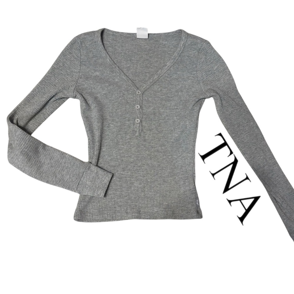 Aritzia TNA button closure Vneck long sleeve size XXS